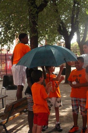 DÍA 5 PISCINA Y JUGANDO POR EL BARRIO (1)